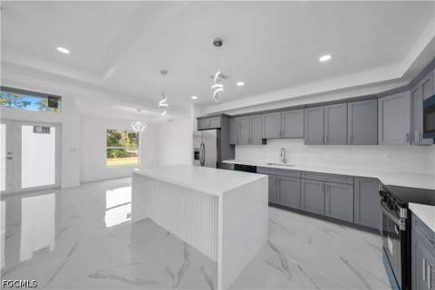 1021 Pilgrim St E, Lehigh Acres FL - photo 6 of 39