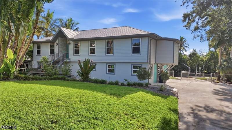 4 bedroom SingleFamilyResidence at 7142 Shannon Blvd, Rindfleisch Subd, Fort Myers — photo 2