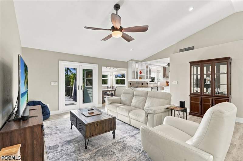 4 bedroom SingleFamilyResidence at 7142 Shannon Blvd, Rindfleisch Subd, Fort Myers — photo 3