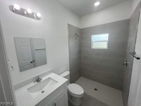 706 Azure Ave, Lehigh Acres FL - photo 6 of 10