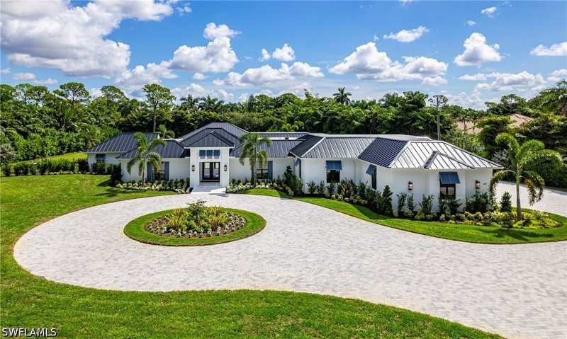 4 bedroom SingleFamilyResidence at 620 Carica Rd, Pine Ridge Estates, Naples — photo 1