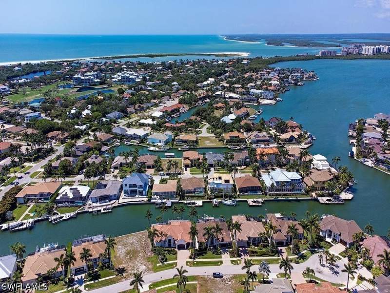 3 bedroom SingleFamilyResidence at 466 Clifton Ct, Marco Beach, Marco Island — photo 2
