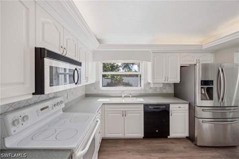 4656 Capri Dr, Naples FL - photo 9 of 21