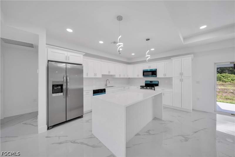3 bedroom SingleFamilyResidence at 1025 Pilgrim St E, Lehigh Acres, Lehigh Acres — photo 5