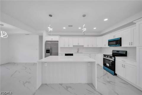 1025 Pilgrim St E, Lehigh Acres FL - photo 9 of 38