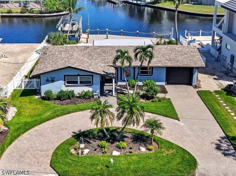 2 bedroom SingleFamilyResidence at 35 Fairview Blvd, Fairview Isles, Fort Myers Beach — photo 1