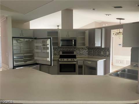 612 SE 31st Ter, Cape Coral FL - photo 8 of 11
