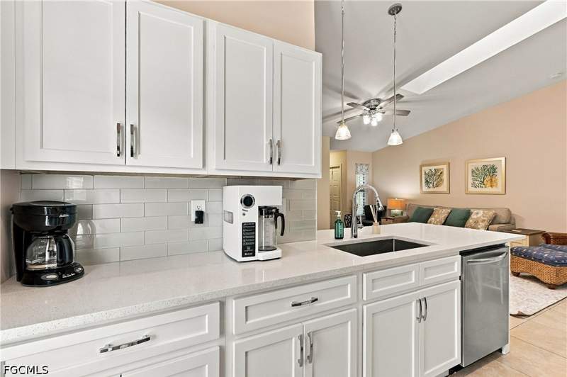 2 bedroom Condominium at 1413 SW 51st Ln 31, Courtyards Of Cape Coral South, Cape Coral — photo 4