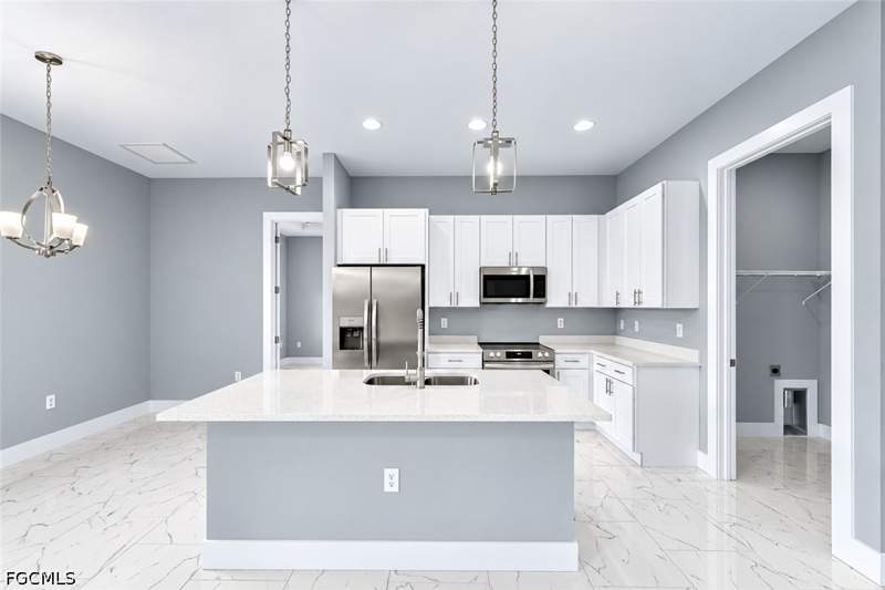 4 bedroom SingleFamilyResidence at 426 Mercedes Ct, Lehigh Acres, Lehigh Acres — photo 5