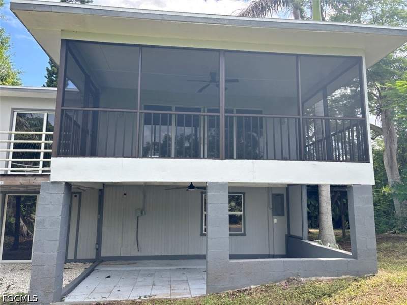 3 bedroom SingleFamilyResidence at 10925 Russell Rd, Pine Island, Bokeelia — photo 2