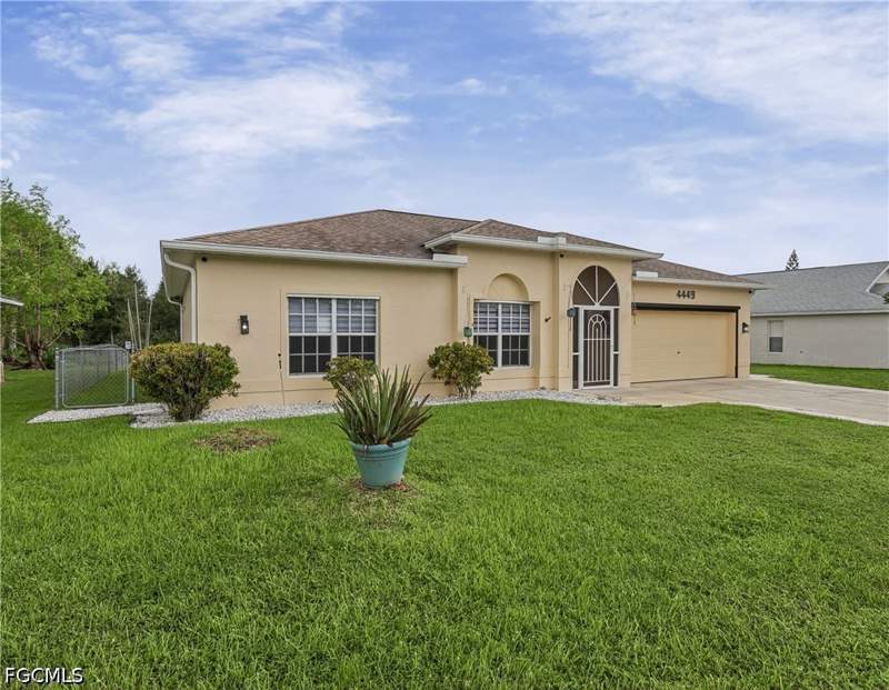 3 bedroom SingleFamilyResidence at 4449 Varsity Lakes Dr, Lehigh Acres, Lehigh Acres — photo 2