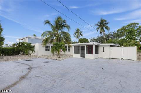 24519 Dolphin St, Bonita Springs FL - photo 6 of 41