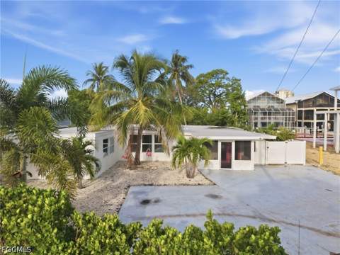 24519 Dolphin St, Bonita Springs FL - photo 7 of 41