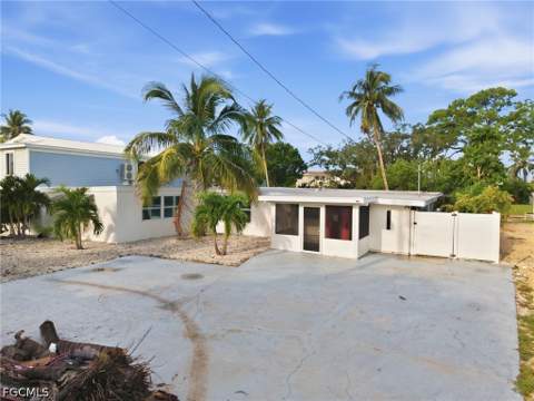 24519 Dolphin St, Bonita Springs FL - photo 8 of 41