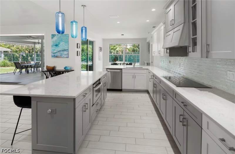 4 bedroom SingleFamilyResidence at 920 E Inlet Dr, Marco Island, Marco Island — photo 5