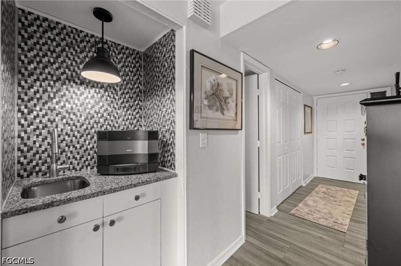 2 bedroom Condominium at 2069 W Lakeview Blvd 5, Lakeside At Lochmoor Condo, North Fort Myers — photo 4