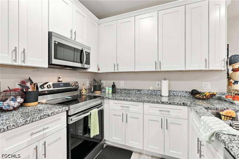 3 bedroom SingleFamilyResidence at 9342 Lake Abby Ln, Villages Of Bonita, Bonita Springs — photo 3