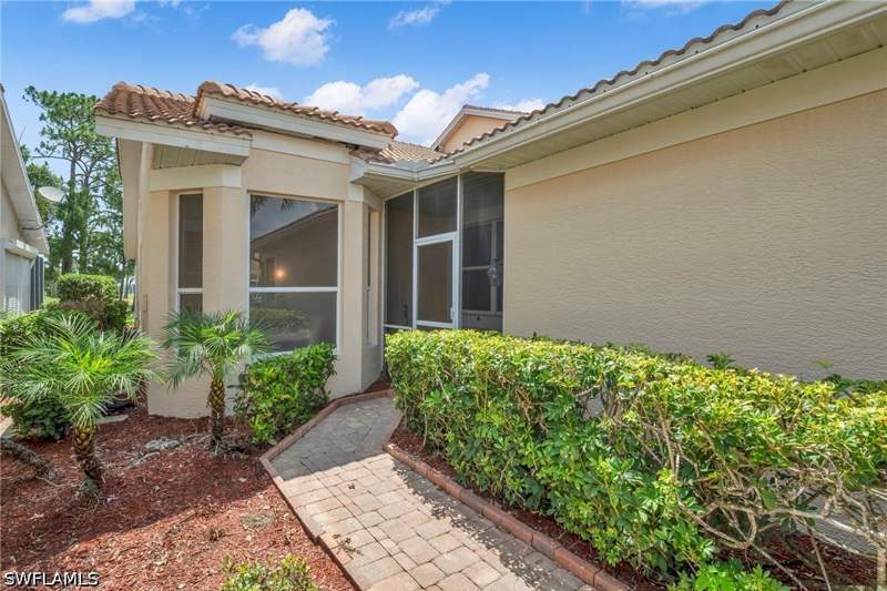 2 bedroom Attached at 2219 Carnaby Ct, Westminster, Lehigh Acres — photo 2