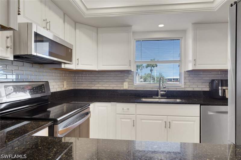 2 bedroom Condominium at 5499 Rattlesnake Hammock Rd A-207, Country Club Manor, Naples — photo 4