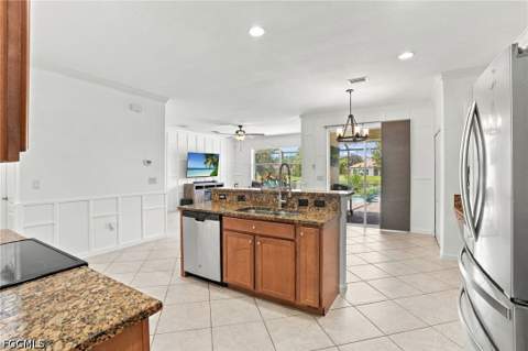 2446 Heydon Cir E, Naples FL - photo 16 of 49