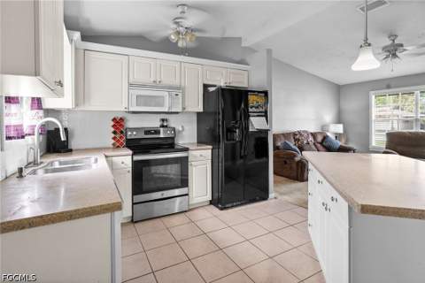 2620 Cartegena Ave, Fort Myers FL - photo 10 of 50