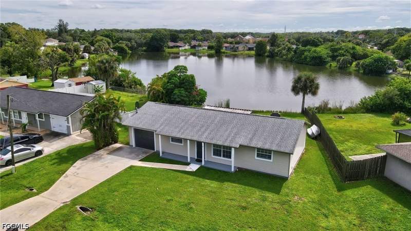 3 bedroom SingleFamilyResidence at 2620 Cartegena Ave, Fort Myers Shores, Fort Myers — photo 2