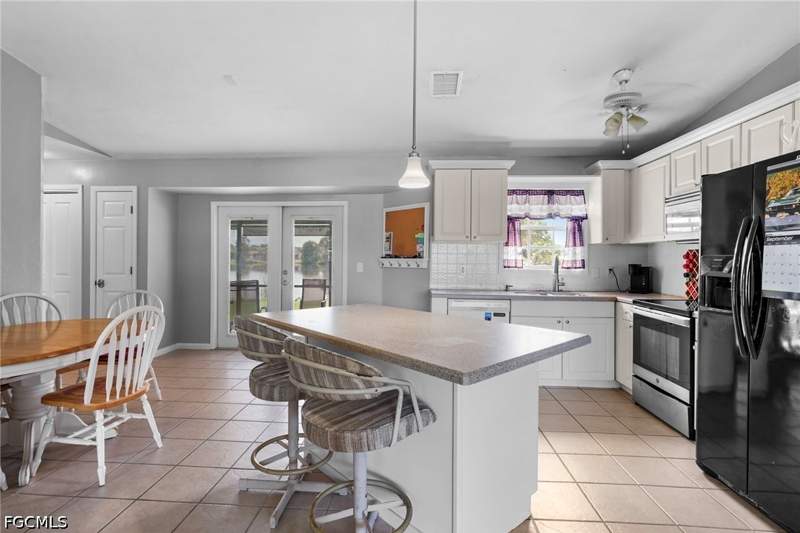 3 bedroom SingleFamilyResidence at 2620 Cartegena Ave, Fort Myers Shores, Fort Myers — photo 4