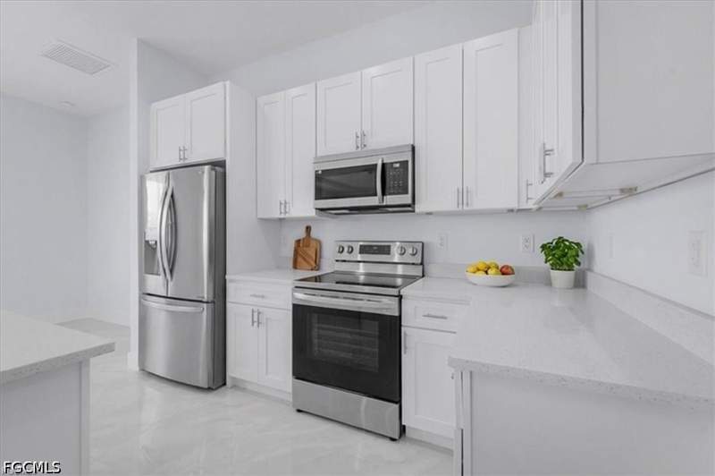 4 bedroom SingleFamilyResidence at 1927 Richmond Ave N, Greenbriar, Lehigh Acres — photo 4