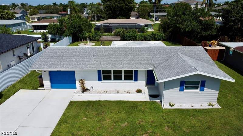 2 bedroom SingleFamilyResidence at 723 Sabur Ct, Cape Coral, Cape Coral — photo 2