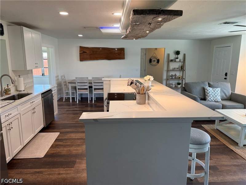 2 bedroom SingleFamilyResidence at 723 Sabur Ct, Cape Coral, Cape Coral — photo 4