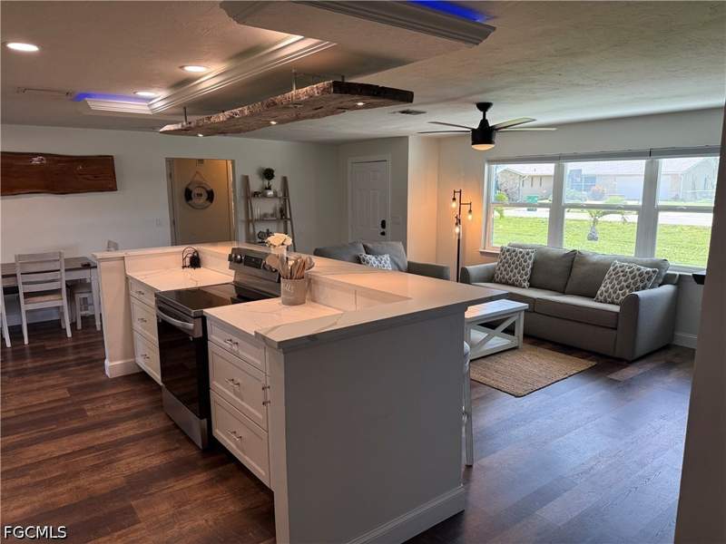 2 bedroom SingleFamilyResidence at 723 Sabur Ct, Cape Coral, Cape Coral — photo 5