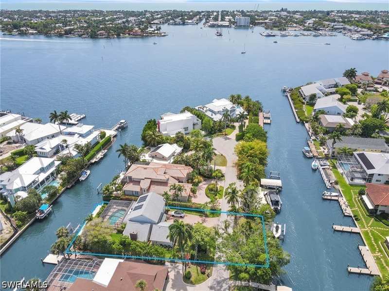 3 bedroom SingleFamilyResidence at 1420 Jewel Box Ave, Oyster Bay, Naples — photo 1