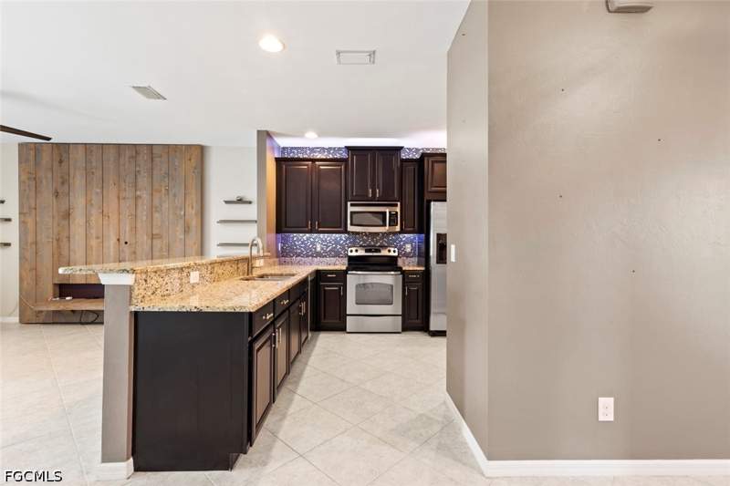3 bedroom Townhouse at 3908 Cherrybrook Loop, Townhomes Of San Simeon, Fort Myers — photo 3