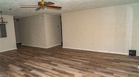 5541 Westwind Ln, Fort Myers FL - photo 6 of 21