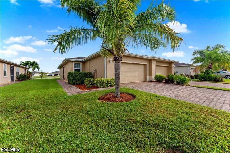 2 bedroom Attached at 10781 Crossback Ln, Marblebrook, Lehigh Acres — photo 1