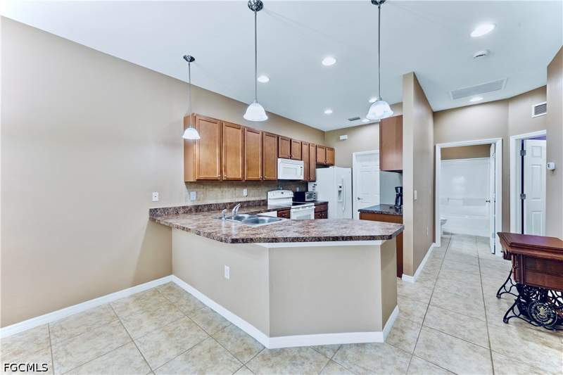 2 bedroom Attached at 10781 Crossback Ln, Marblebrook, Lehigh Acres — photo 5