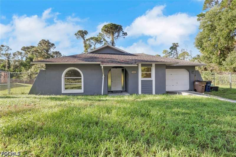 2 bedroom SingleFamilyResidence at 3202 E 5th St, Lehigh Acres, Lehigh Acres — photo 2