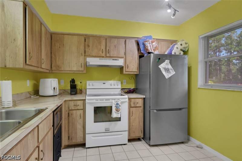 2 bedroom SingleFamilyResidence at 3202 E 5th St, Lehigh Acres, Lehigh Acres — photo 4