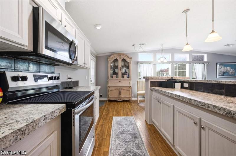 2 bedroom ManufacturedHome at 561 Charlemagne Blvd, Riviera Colony Golf Estates, Naples — photo 3