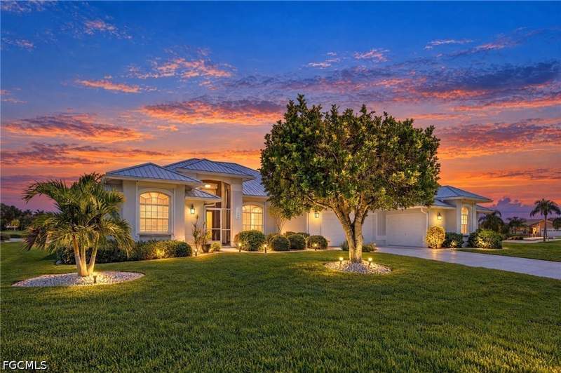 3 bedroom SingleFamilyResidence at 11908 Prince Charles Ct, Cape Royal, Cape Coral — photo 3
