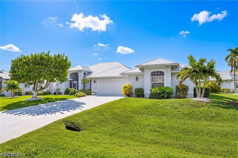 3 bedroom SingleFamilyResidence at 11908 Prince Charles Ct, Cape Royal, Cape Coral — photo 5