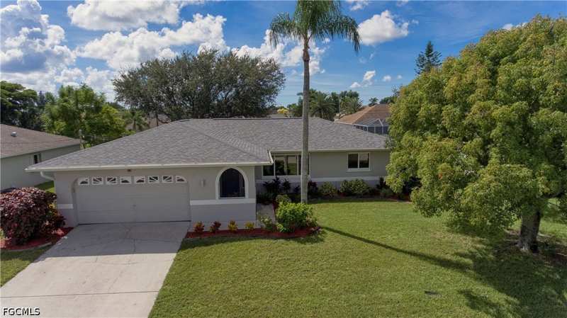 3 bedroom SingleFamilyResidence at 318 SE 23rd Ter, Cape Coral, Cape Coral — photo 1