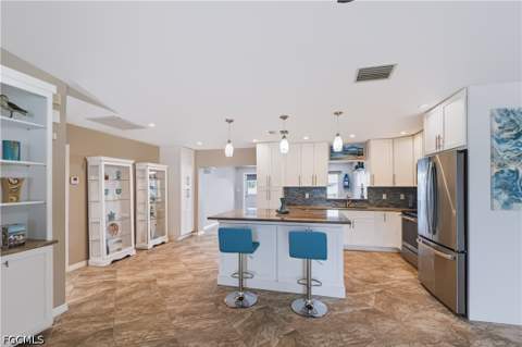 318 SE 23rd Ter, Cape Coral FL - photo 10 of 39