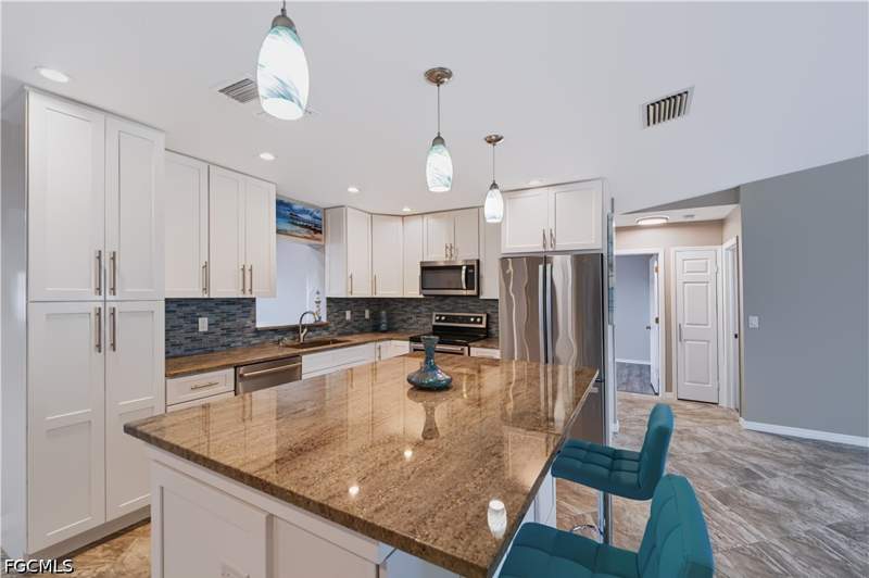 3 bedroom SingleFamilyResidence at 318 SE 23rd Ter, Cape Coral, Cape Coral — photo 2