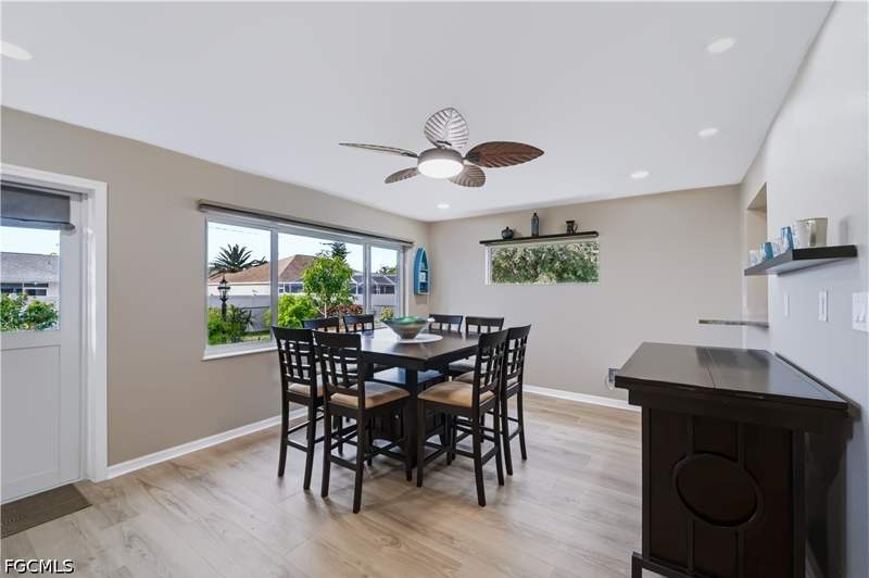 3 bedroom SingleFamilyResidence at 318 SE 23rd Ter, Cape Coral, Cape Coral — photo 4