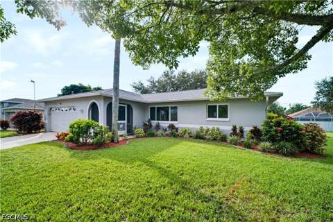 318 SE 23rd Ter, Cape Coral FL - photo 6 of 39