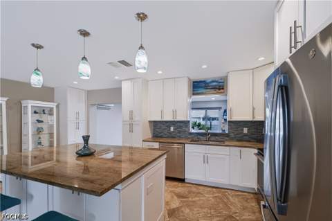 318 SE 23rd Ter, Cape Coral FL - photo 8 of 39