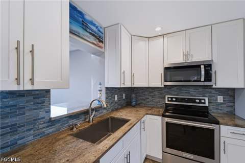 318 SE 23rd Ter, Cape Coral FL - photo 9 of 39