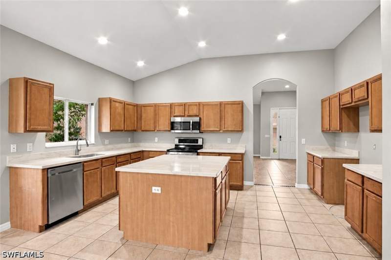 4 bedroom SingleFamilyResidence at 2022 Fairmont Ln, Orange Blossom Ranch, Naples — photo 3