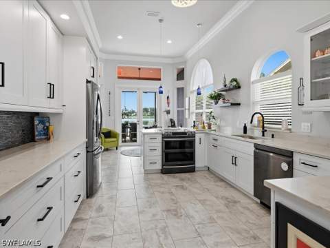 6526 Ilex Cir, Naples FL - photo 6 of 36